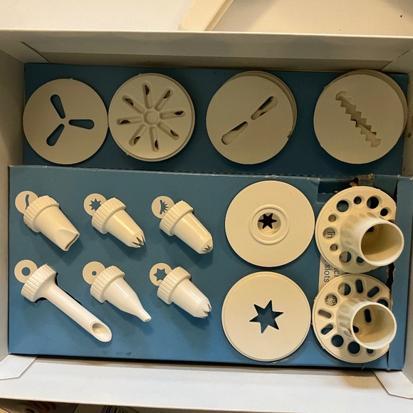 Hutzler Easy Action Cookie Press and Food Decorator (1998) Vintage) - Picture 8 of 8